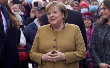 Parecer más seguro cuando hablas en publico - Angela merkel posición de las manos